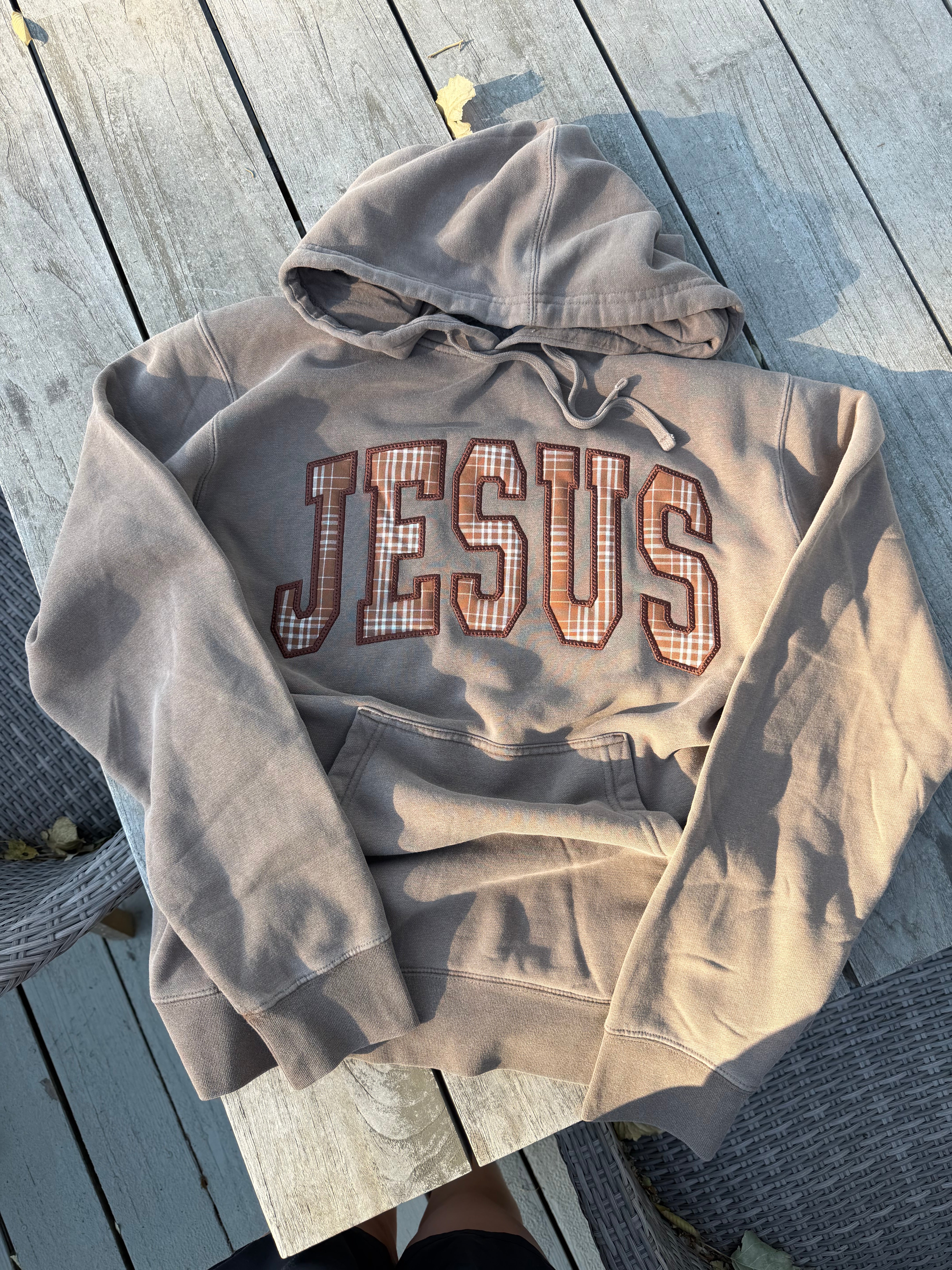 JESUS APPLIQUÉ WASHED SWEATER