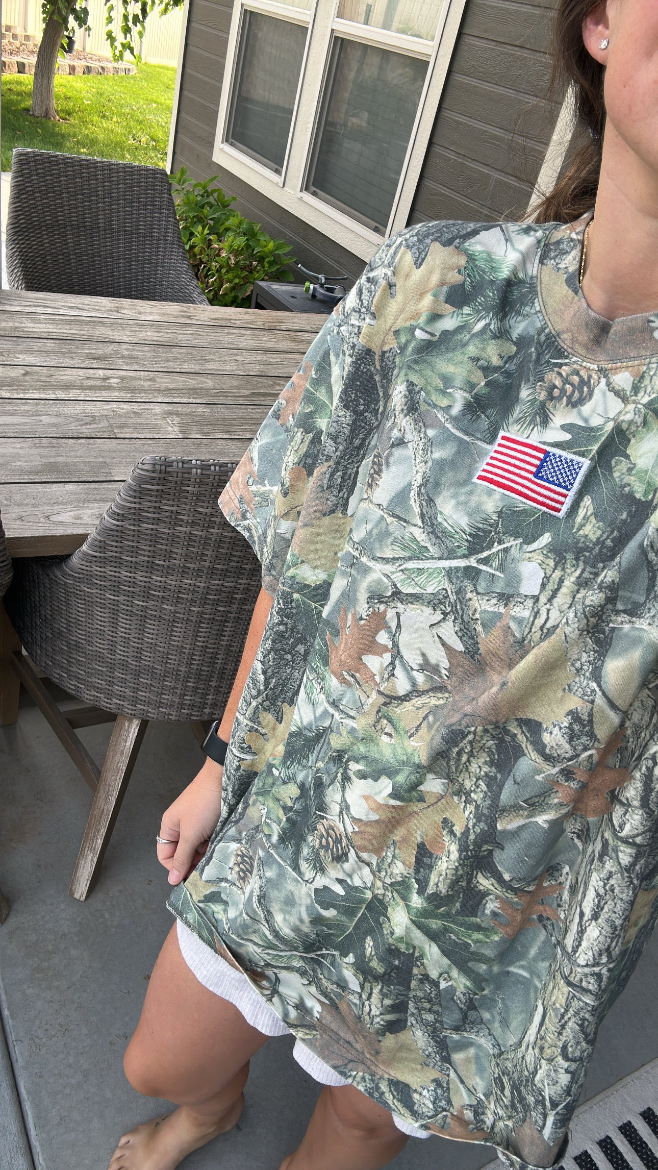 CAMO OVERSIZED AMERICAN FLAG EMBROIDERED TEE
