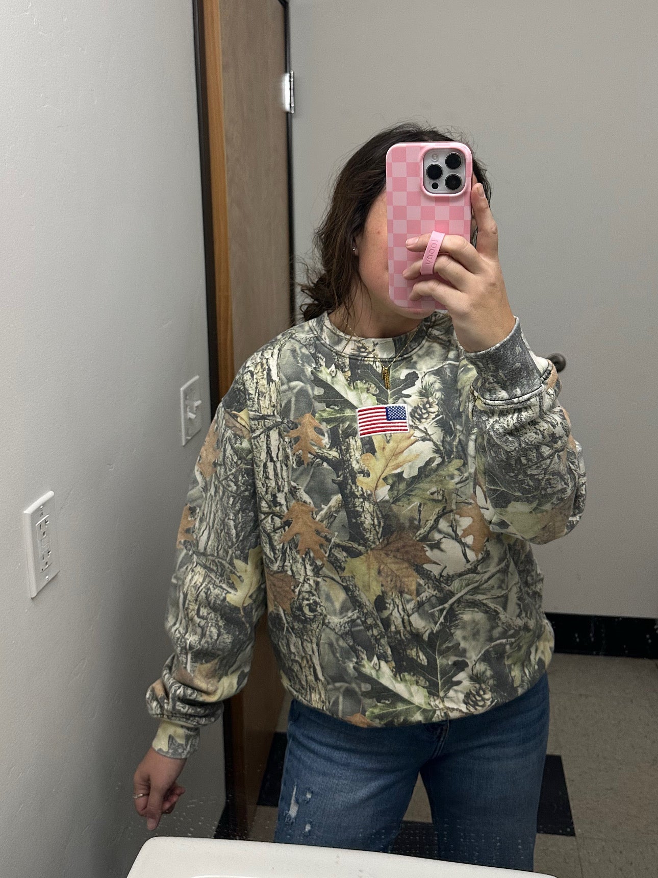 CAMO VINTAGE EMBROIDERED FLAG CREWNECK