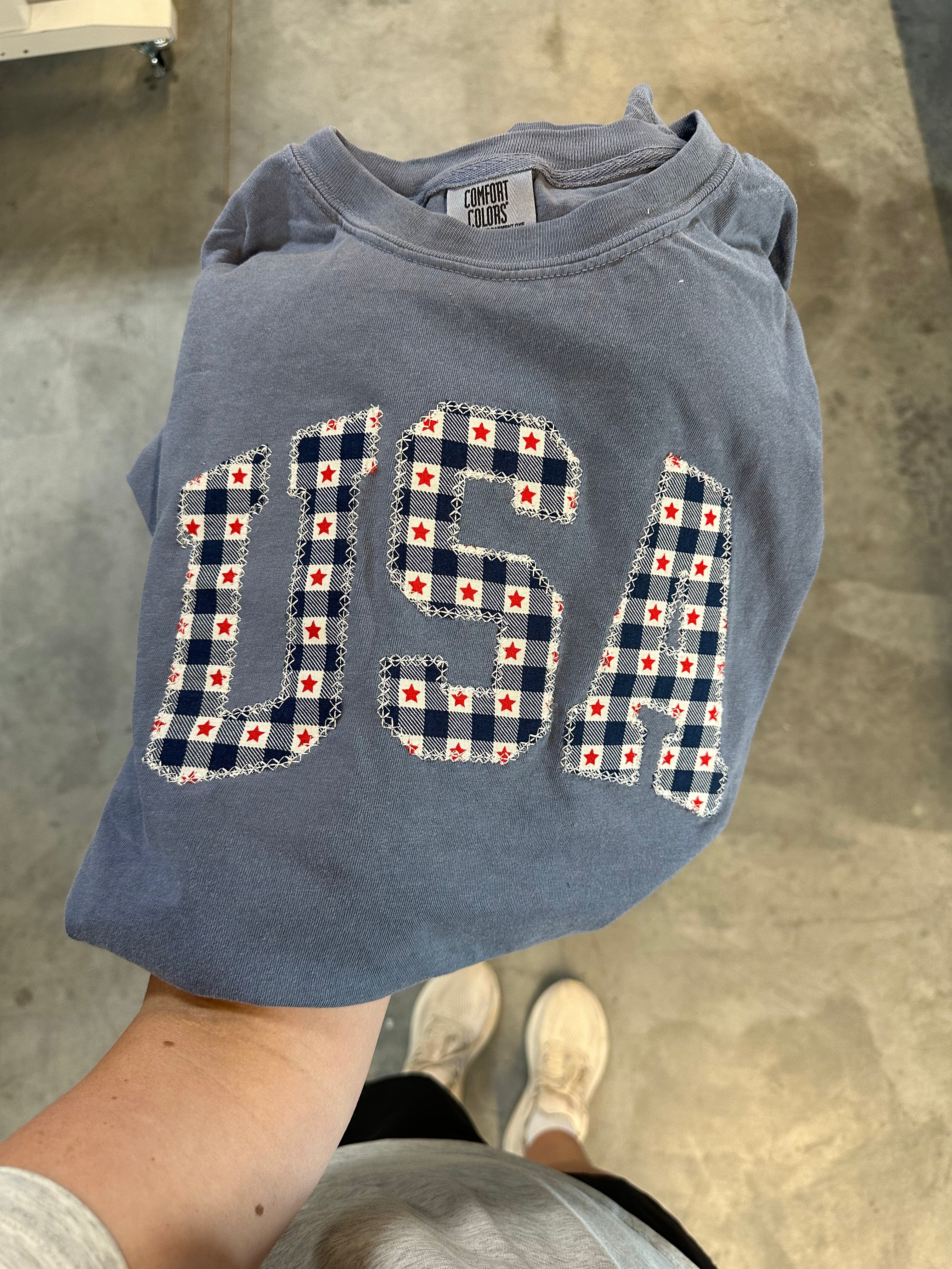 USA APPLIQUÉ STITCHED TEE