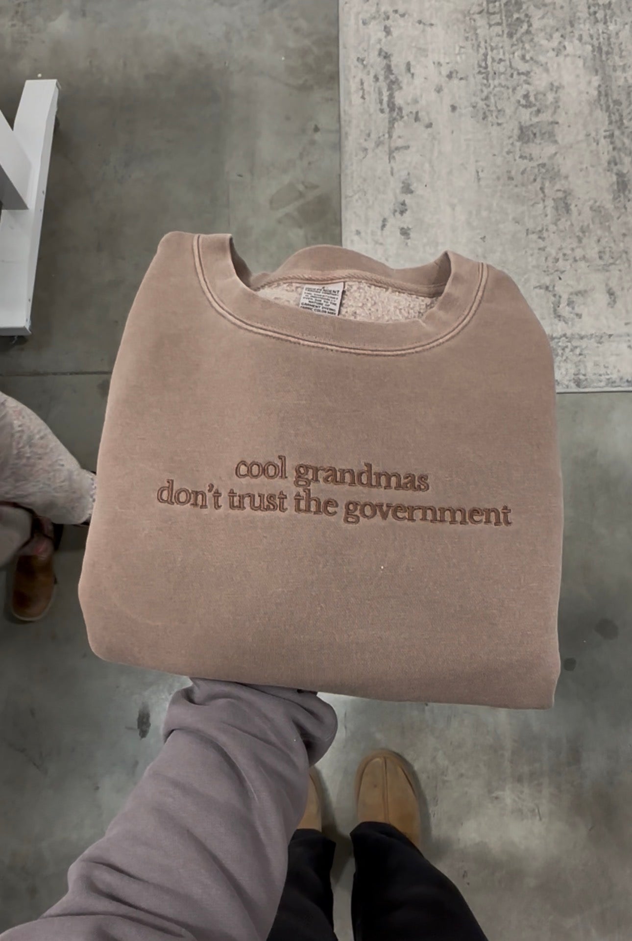 COOL GRANDMAS DON'T TRUST THE GOV - EMBROIDERED WASHED CREWNECK