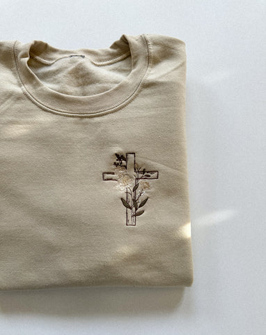 FLORAL CROSS EMBROIDERED - REGULAR CREWNECK