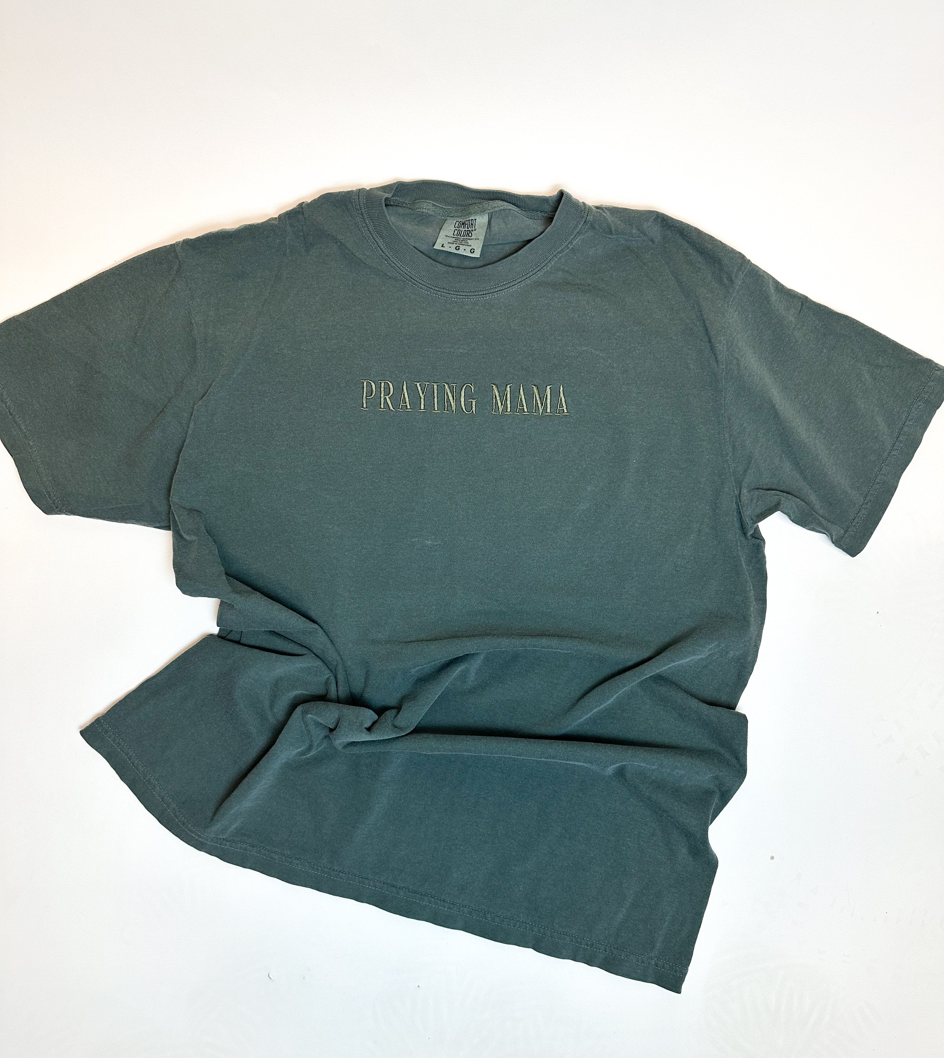 PRAYING MAMA EMBROIDERED TEE