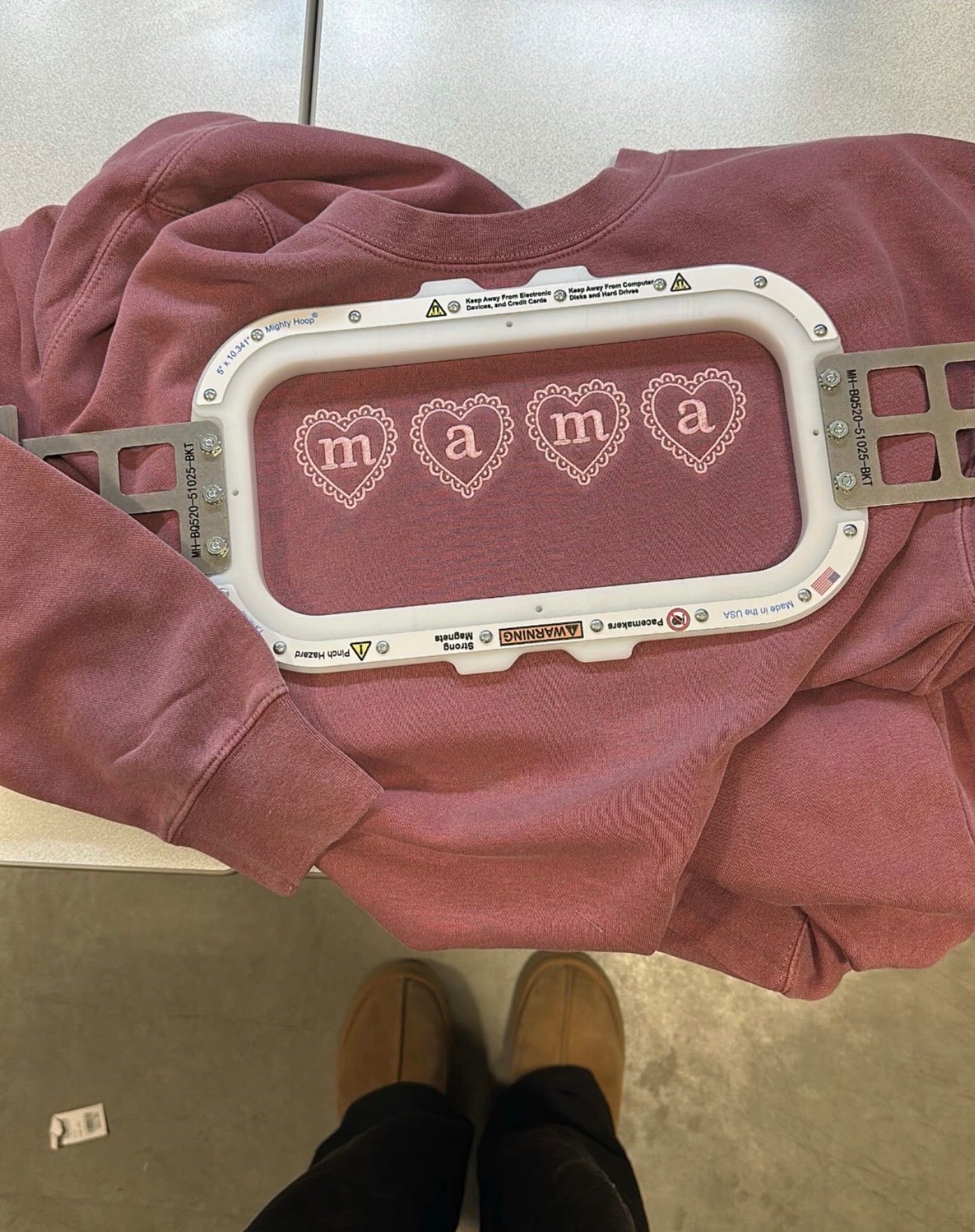 MAMA DAINTY HEARTS EMBROIDERED WASHED CREWNECK