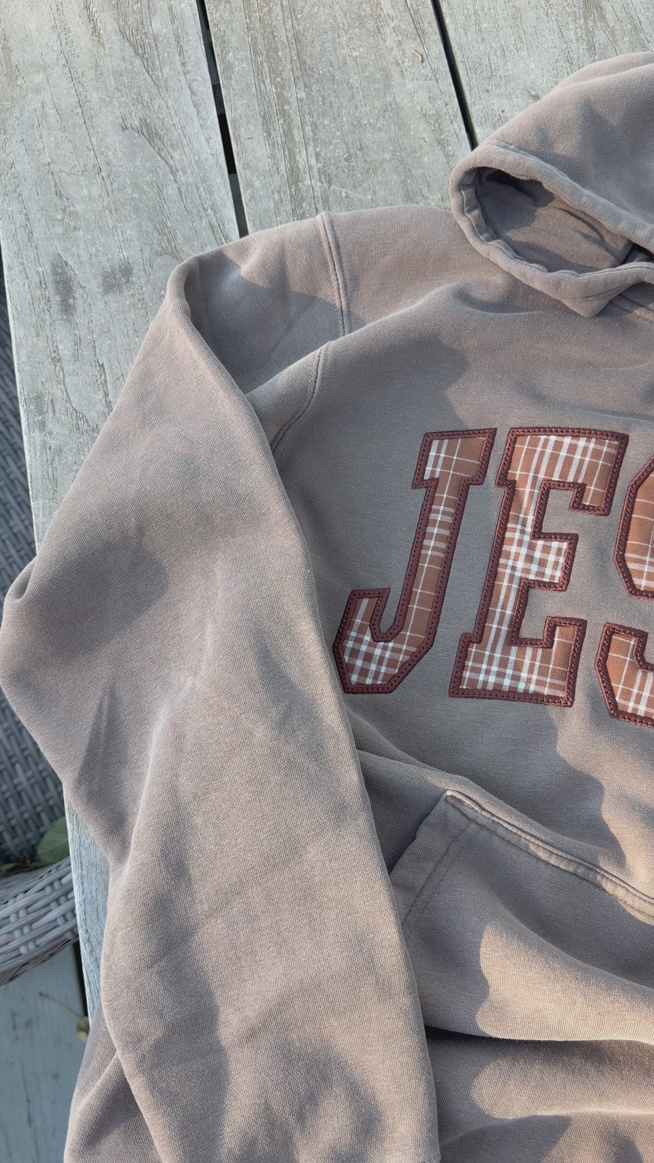 Load video: JESUS APPLIQUÉ WASHED SWEATER